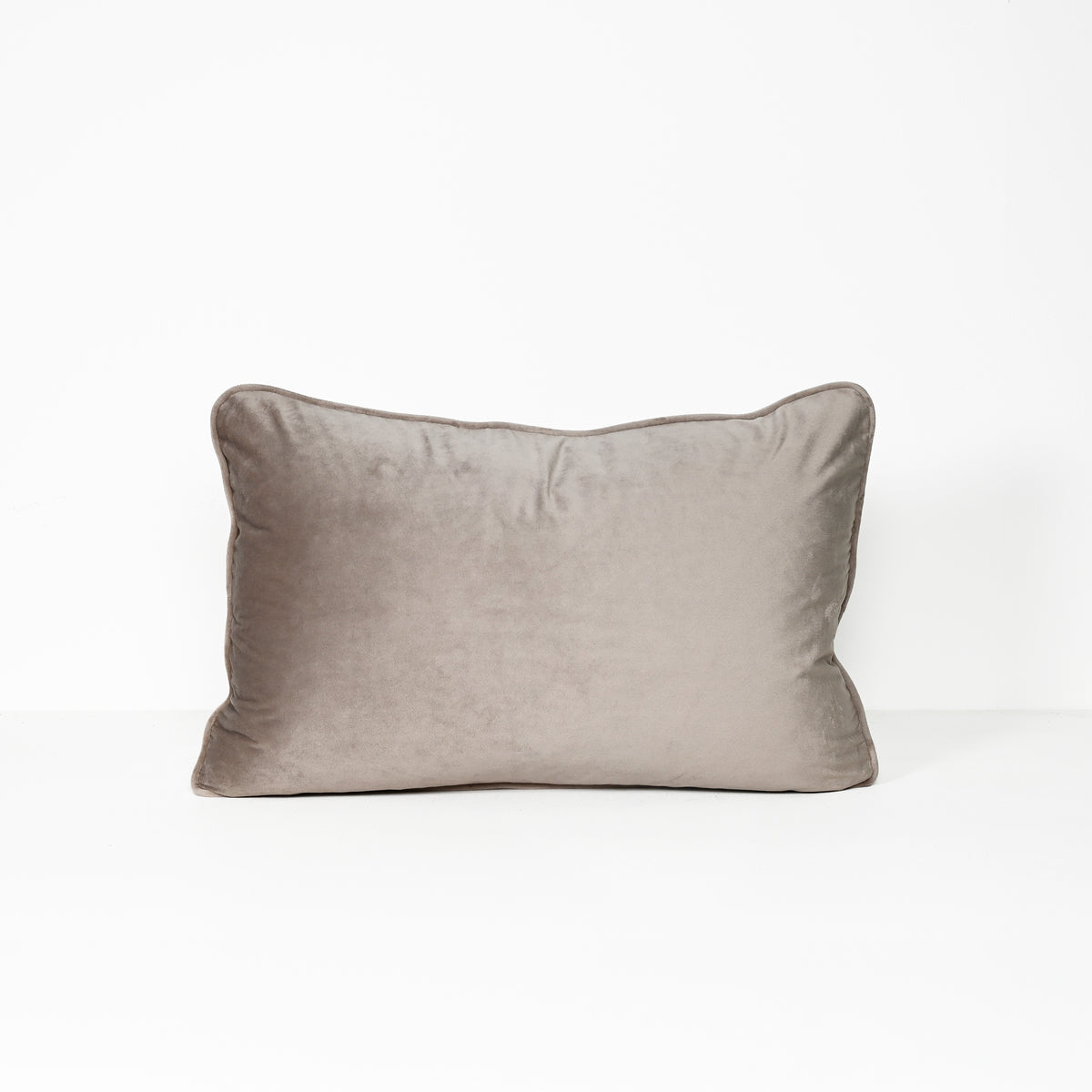 Nougat – Samtkissen – 40 x 60