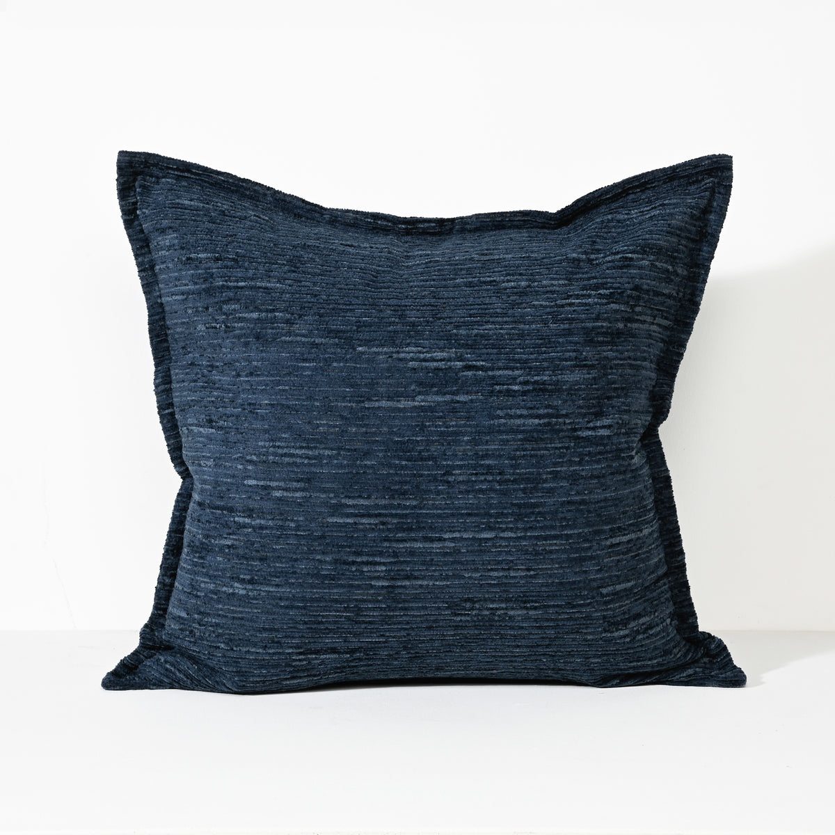 Gerüschtes Indigo – Stoffkissen – 55 X 55