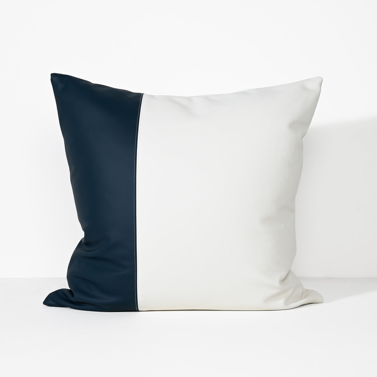 Nautical Smooth White – Vinylkissen – 55 X 55