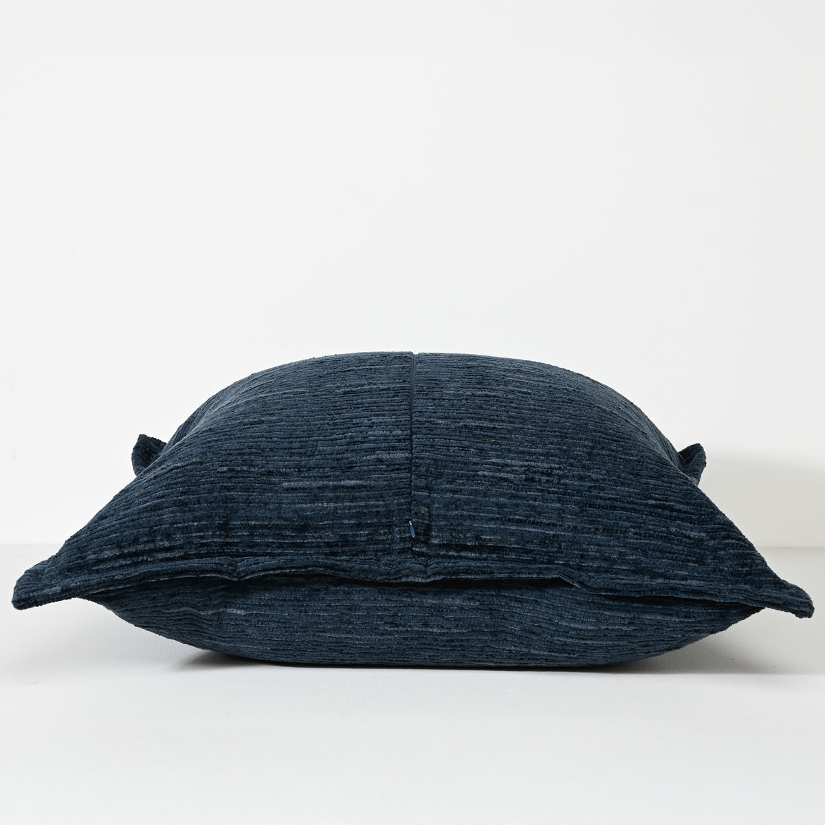 Gerüschtes Indigo – Stoffkissen – 55 X 55